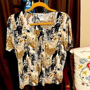 Women’s top size M